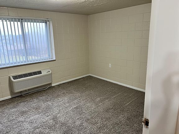 4th image of 1114 E Morton Ave #37