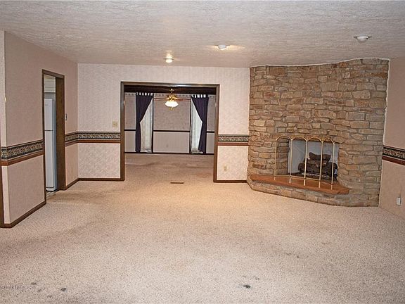 3rd image of 30 Round Hill Ct