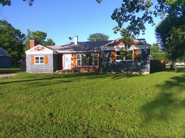 609 N 7th St, Humboldt, KS 66748