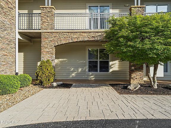 3rd image of 313 Sandpiper Ln