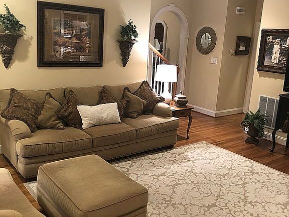 4th image of 7025 Arbor Ln