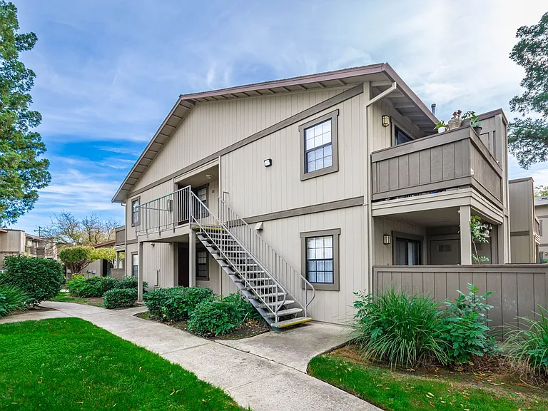 River Oaks Apartments — Photo 18