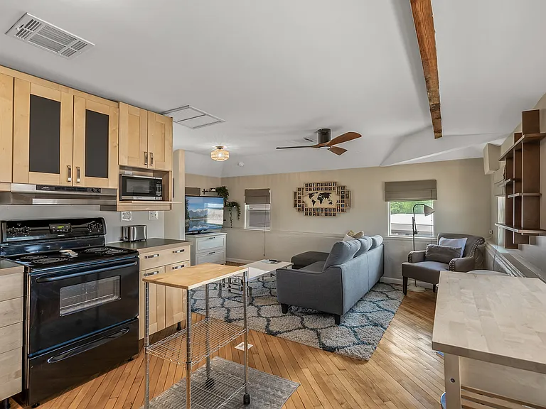1305 W Monroe St #E — Photo 14