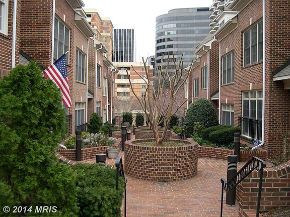 3rd image of 1505 N Colonial Ter Unit B