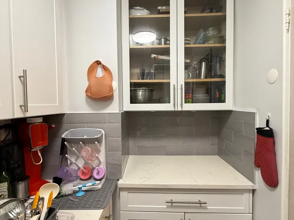 67-40 Yellowstone Boulevard image 5 of 12