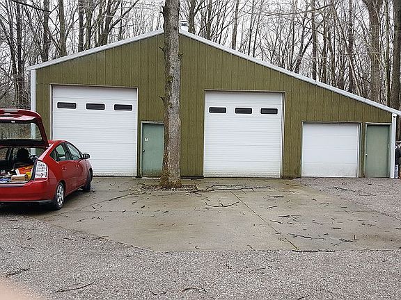 4th image of 826-828 E Oakridge Ct