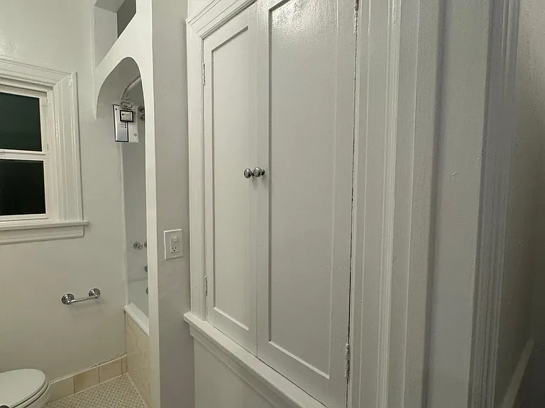 1949 N Vermont Ave #4 — Photo 17