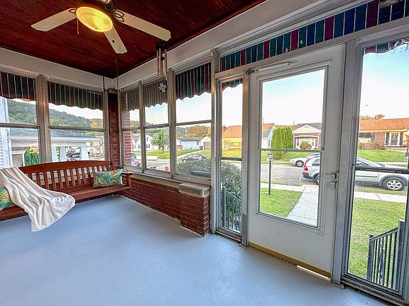 4th image of 2827 Gilbert Ave
