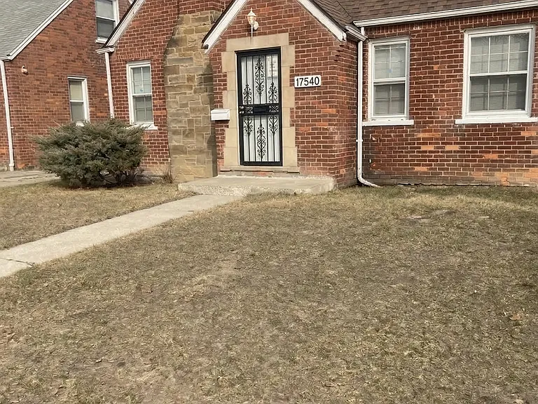 17540 Pinehurst Ave — Photo 7