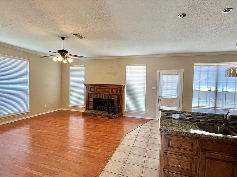 2056 Hawken Dr — Photo 7