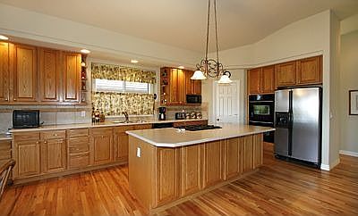 Large Eat-in Kitchen
