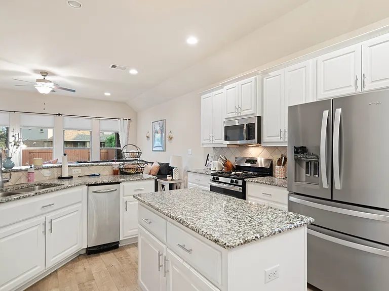 2428 Granite Hill Dr — Photo 33