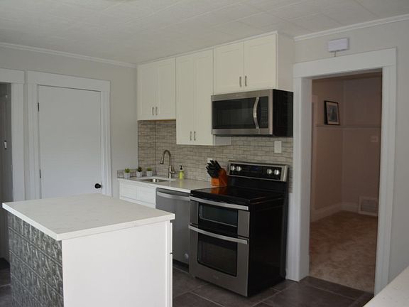 5th image of 1024 Lake Blvd