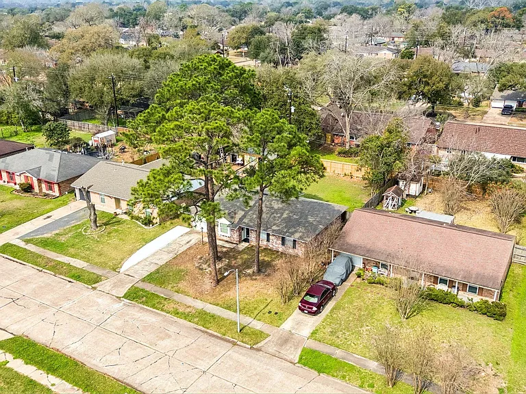 5758 Greencraig Dr — Photo 16