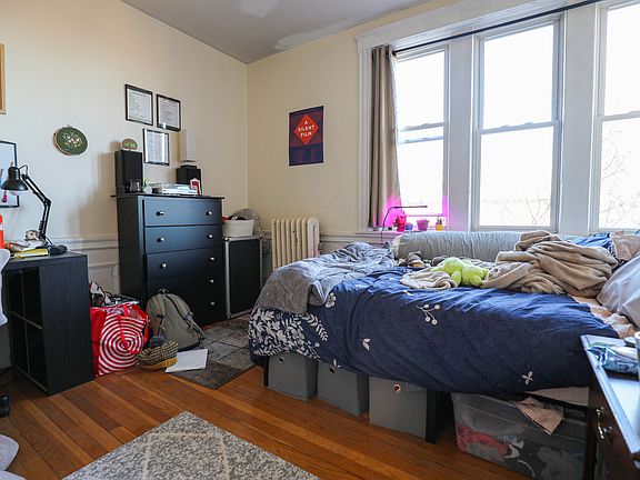 3rd image of 62 Egmont St #5A