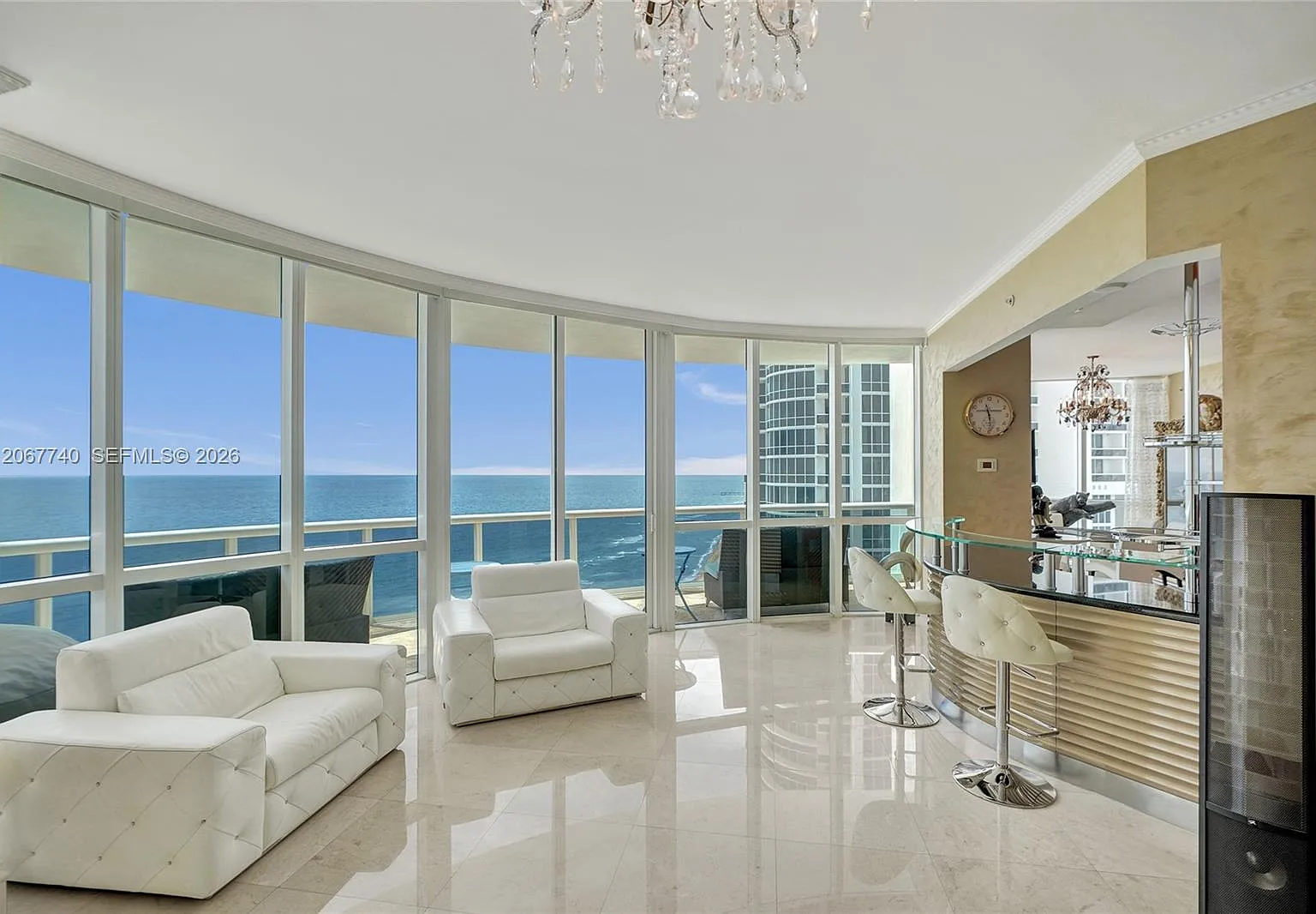 Trump Royale Condo — Photo 4