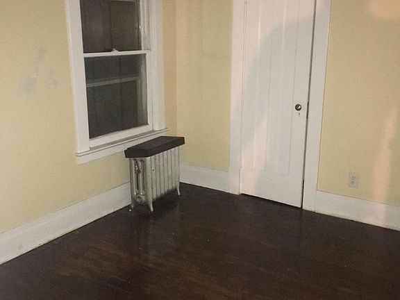 5th image of 279 Sterling Ave