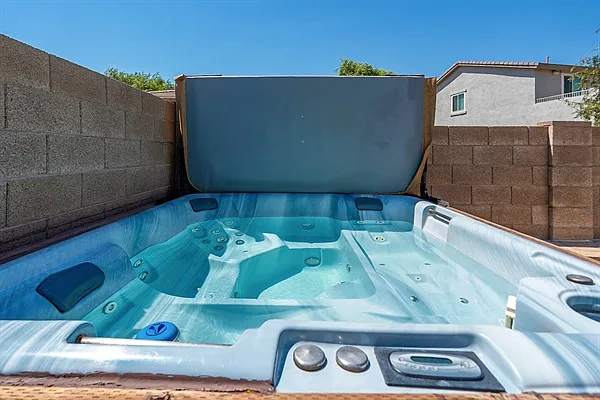 174 S Laguna Dr — Photo 4