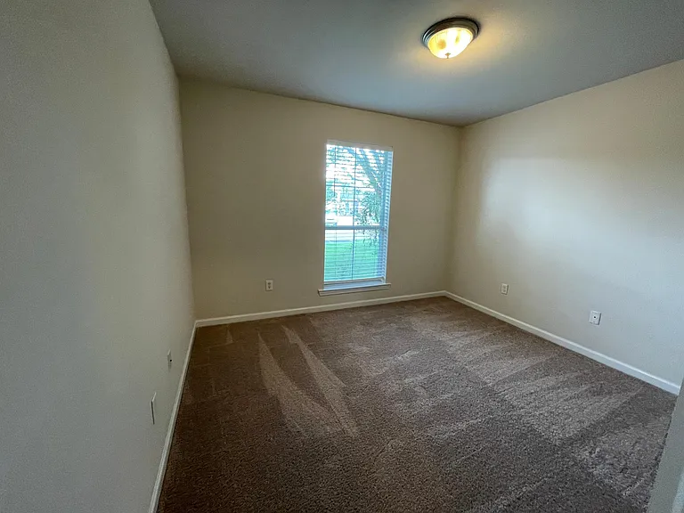 11327 Hampton Ct — Photo 16