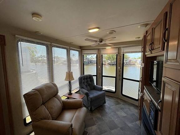 5th image of 3701 Baynard Dr #J1