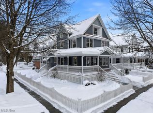 45 Walnut St, Chagrin Falls, OH 44022