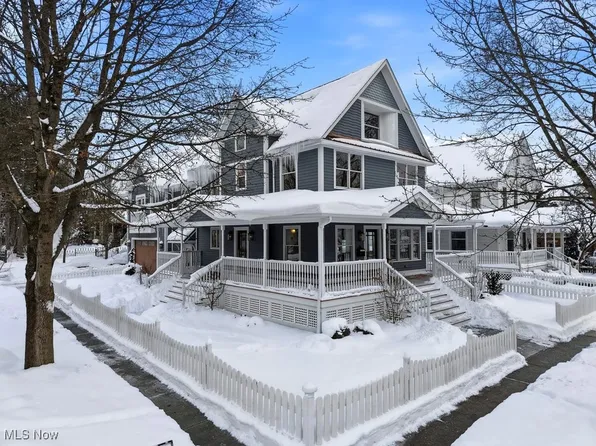 45 Walnut St, Chagrin Falls, OH 44022