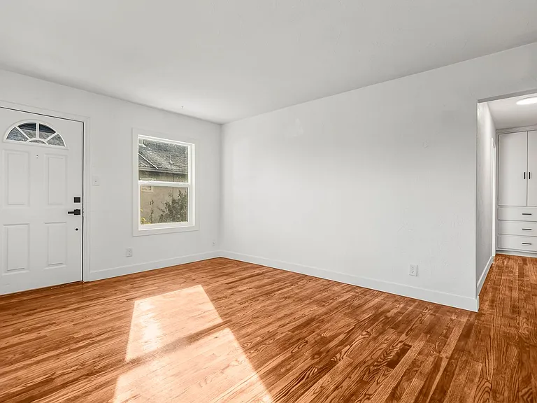 1623 Magnolia Ave — Photo 2