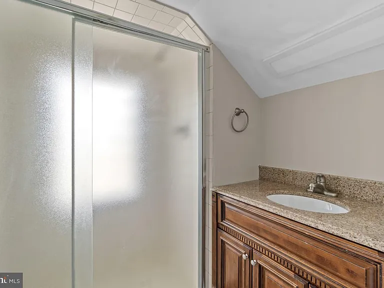 2528 Wendover Rd #B — Photo 19