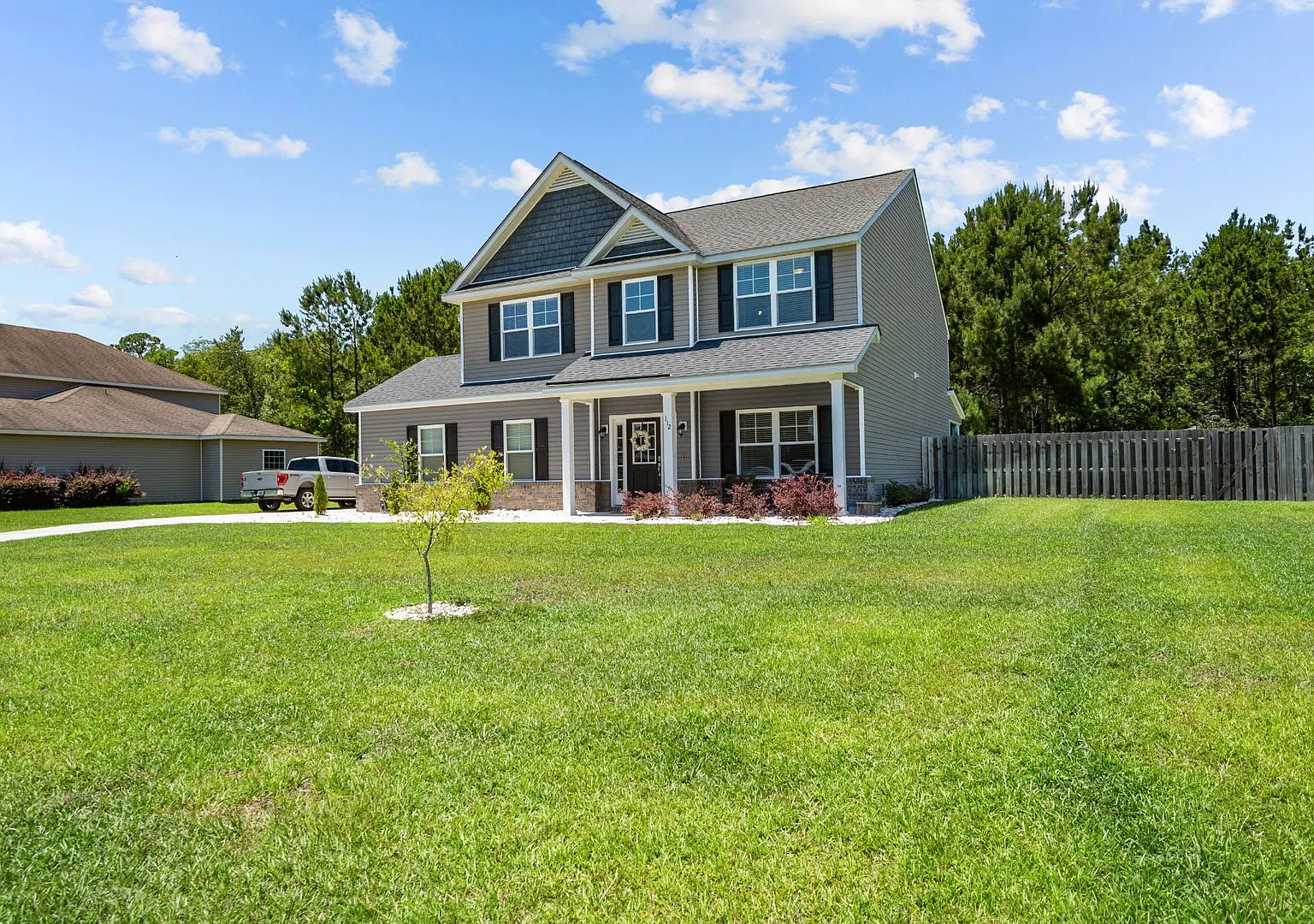 Space, Style & Savings Spacious 5BR Home with Solar Panels — Photo 2