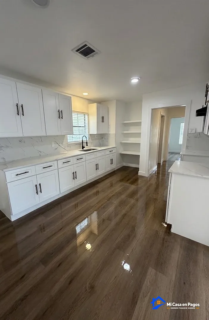 Beautiful Home In Houston. Move In Ready!. — Photo 3