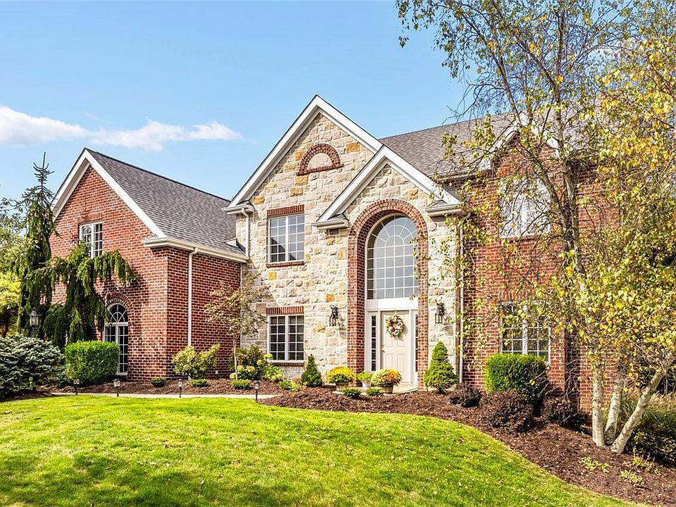1st image of 215 Farmington Dr