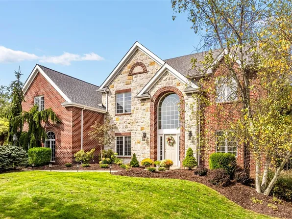 215 Farmington Dr, Venetia, PA 15367