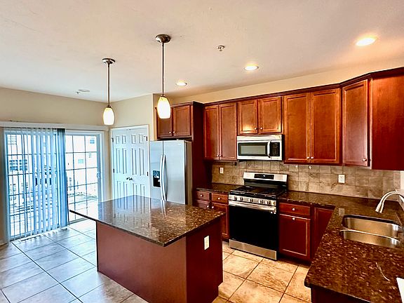 187 Moul Ave - Kitchen (Stainless Steel Appliances, Granite Countertops & Plenty Of Space)