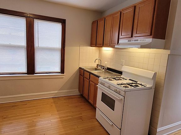 2nd image of 6759 W Wrightwood Ave #2W