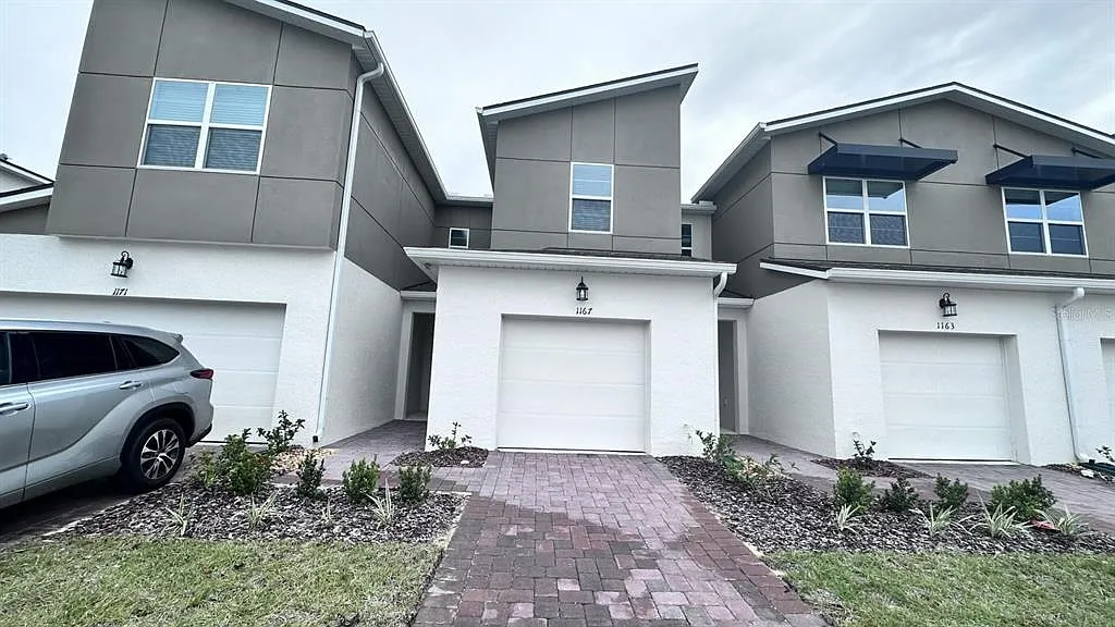 3 bed, 3.0 bath, 1473 sqft, $1,980 — Photo 1