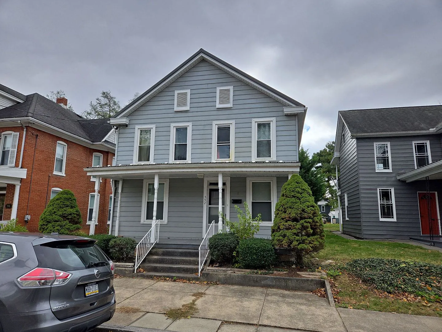 552 E King St — Photo 2