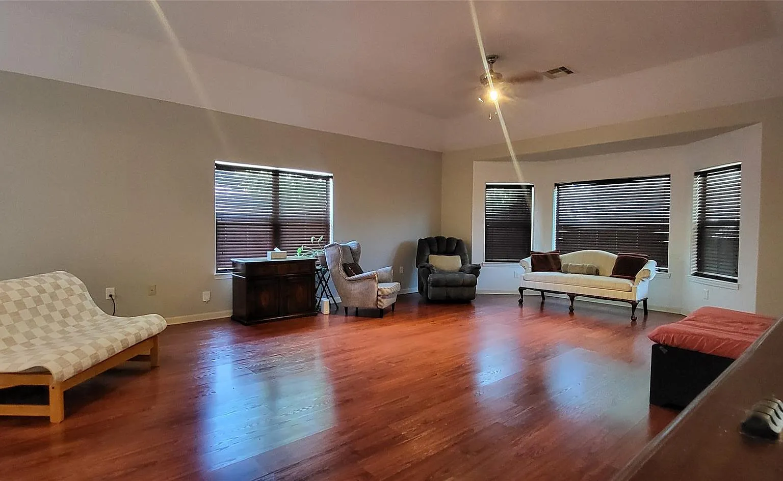 3 bed, 2.0 bath, 2270 sqft, $2,950 — Photo 4