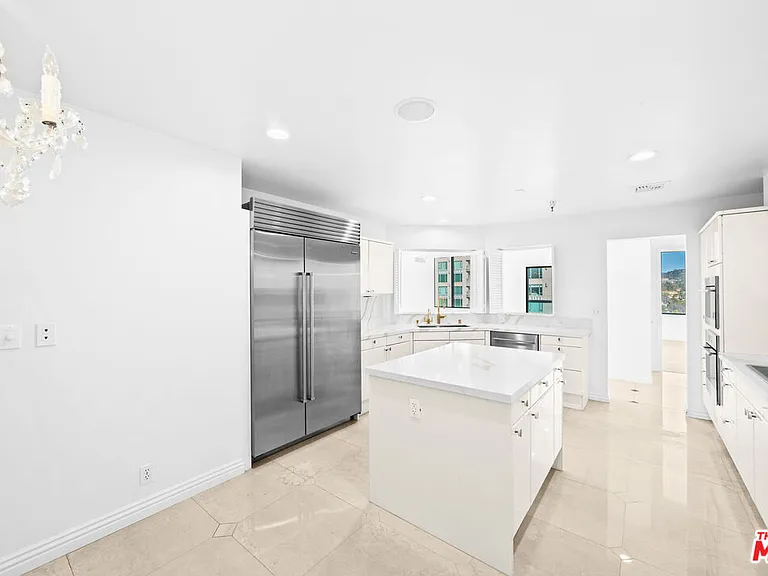 10724 Wilshire Blvd #Penthouse 1505 — Photo 21