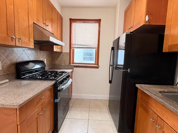 2115 62nd St #1R, Brooklyn, NY 11204