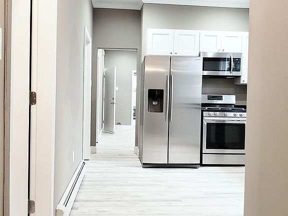 2nd image of 81 Isabella Ave APT 1