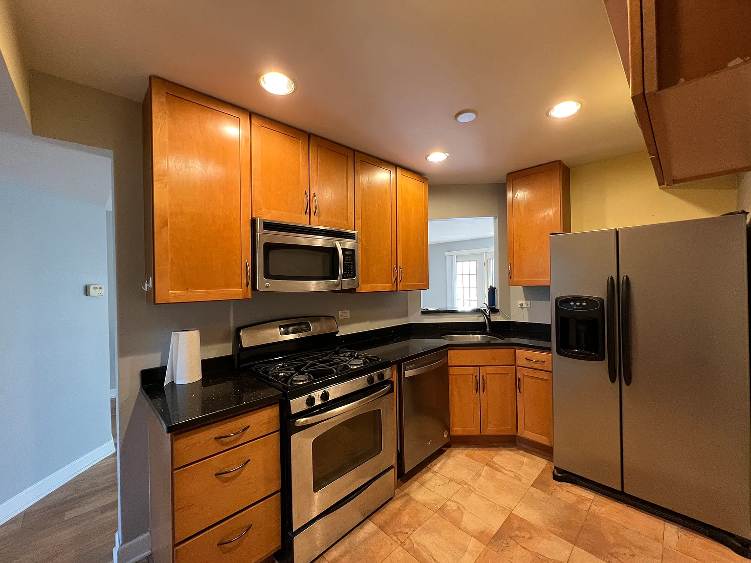 2 bed, 1000 sqft, $2,000 — Photo 4