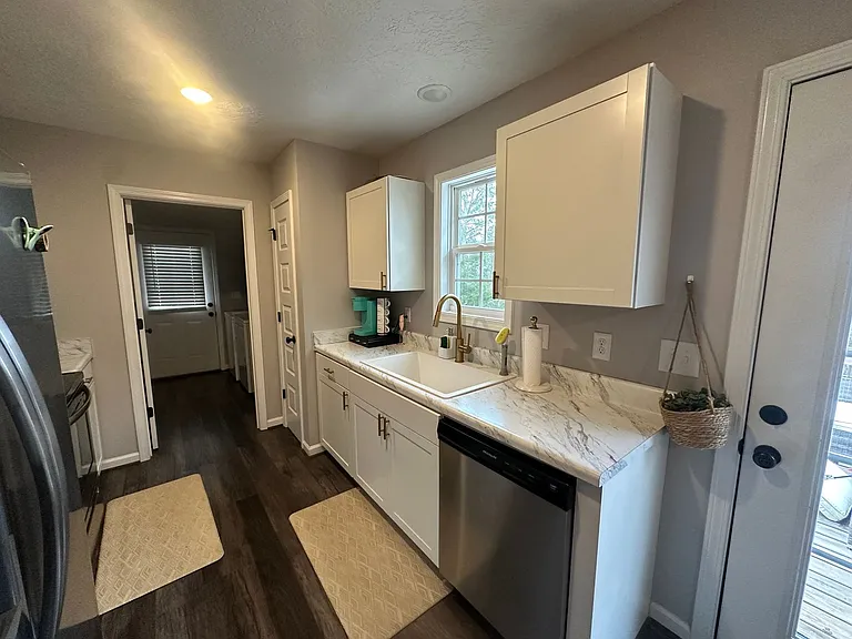 85 Mary Dr — Photo 10