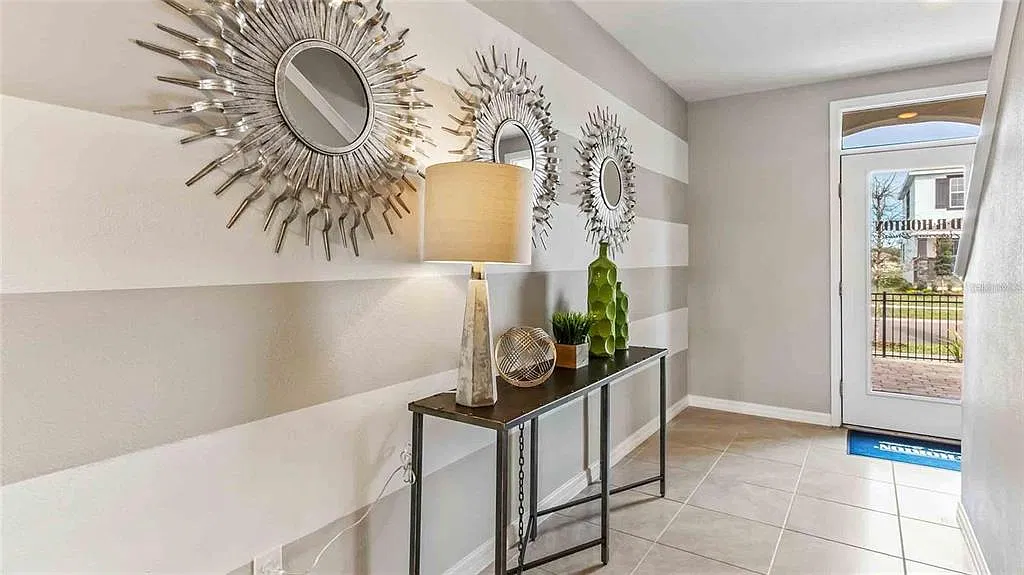 5 bed, 3.0 bath, 2453 sqft, $2,800 — Photo 2