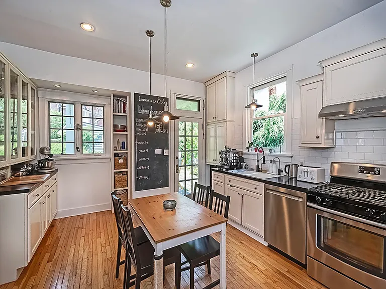 6051 Grafton St — Photo 8
