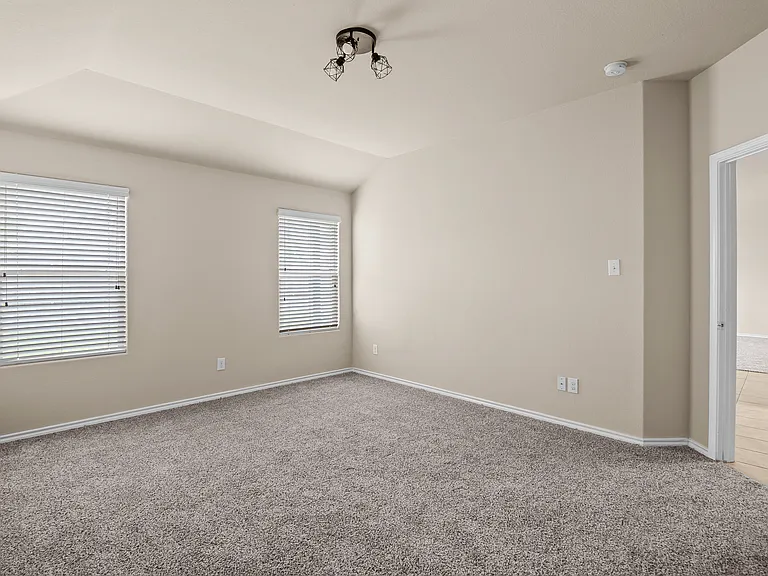 2517 Carolina Dr — Photo 18