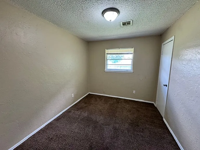 712 N Janeway Ave — Photo 6