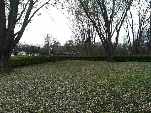 2nd image of 685 Oak Hills Dr