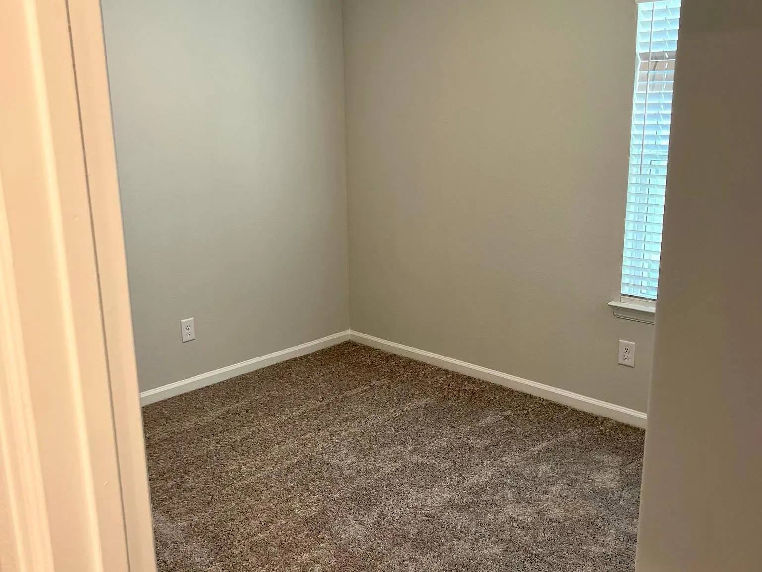 3 bed, 1388 sqft, $1,900 — Photo 4