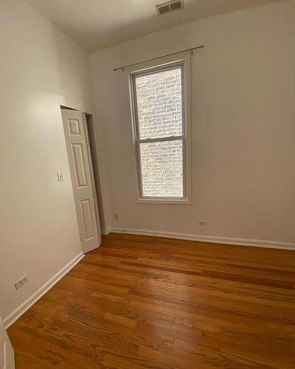 2nd image of 1125 W Addison St APT 2