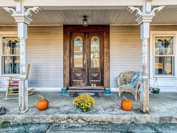 74 Main St, Upton, MA 01568